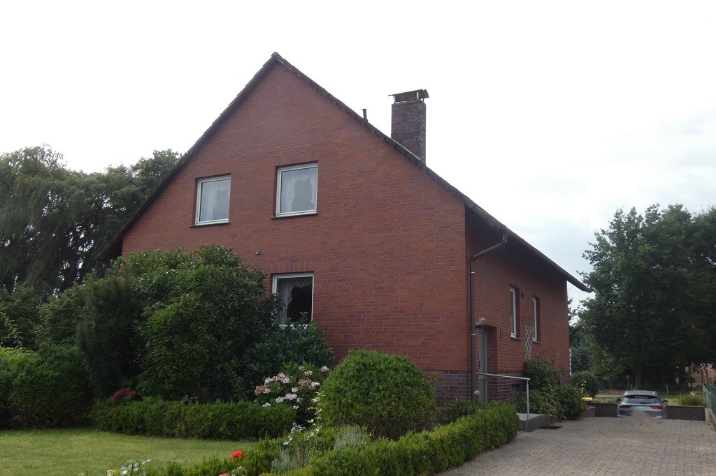 3052 Ansicht vom Vorgarten (5)